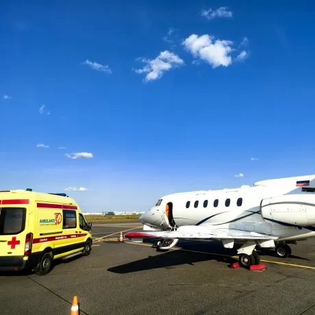 https://www.ambulance24.ru/upload/resize_cache/webp/iblock/3f0/jfbh204uci031aftvnj64qa51jyi4lzv/preimushchestva_sanitarnoy_aviatsii_dlya_tyazhelobolnykh.webp